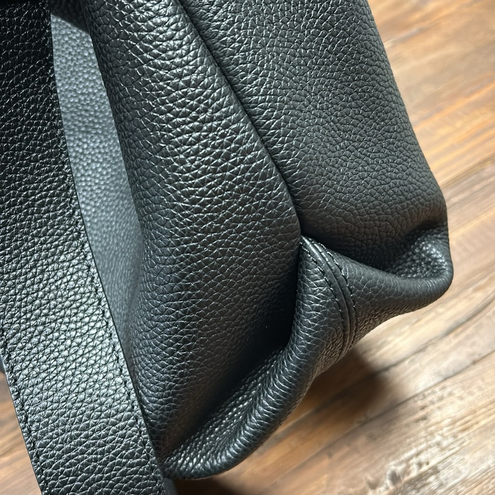 Elegant Black Hobo Bag - Picture 8 of 9